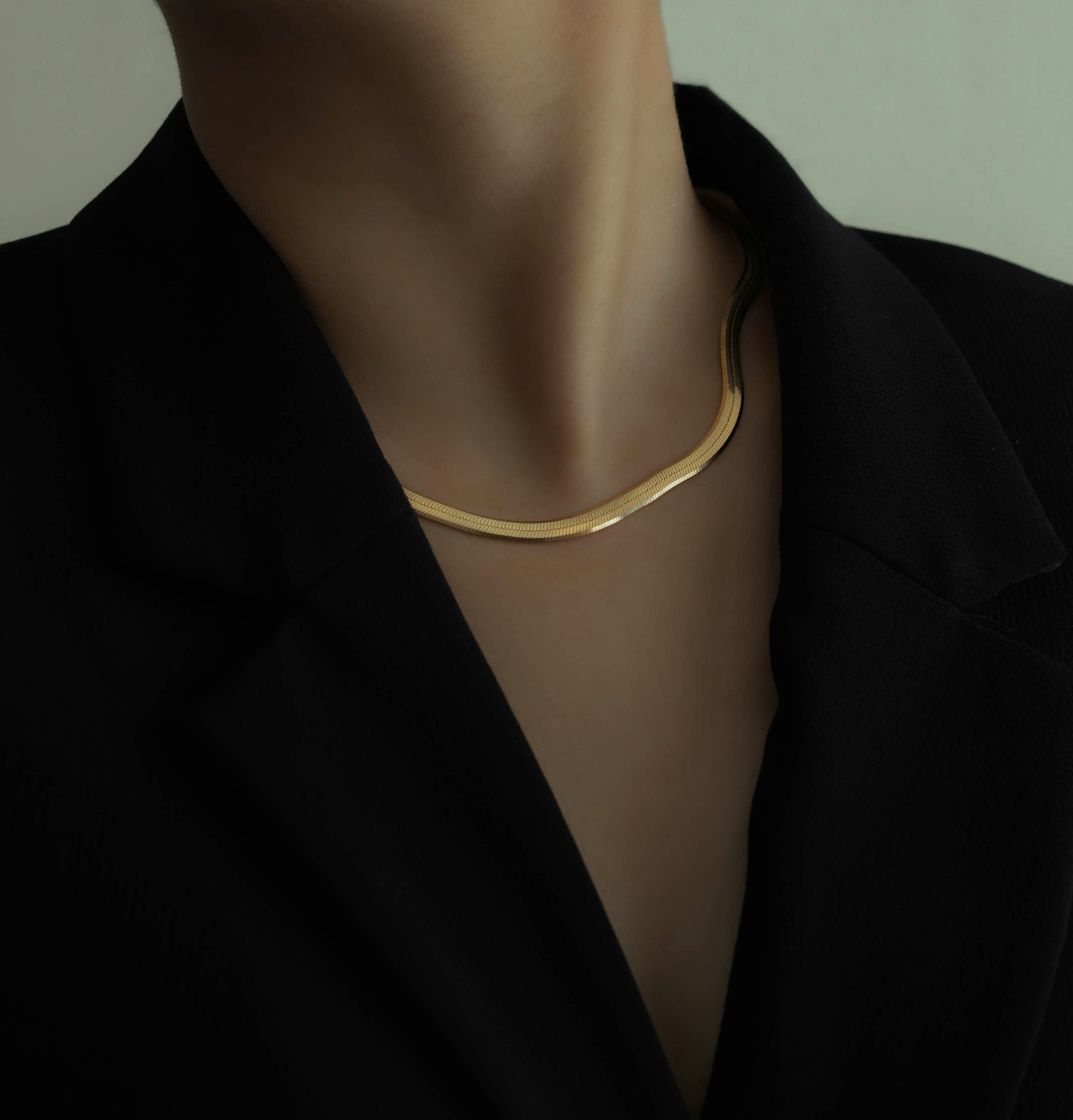 The New Rise of Modern Jewelry: Why Minimalist Gold Pieces Are Taking Over 2025